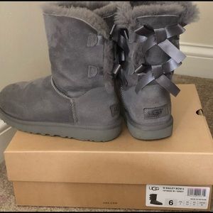 UGG w/Bailey bows